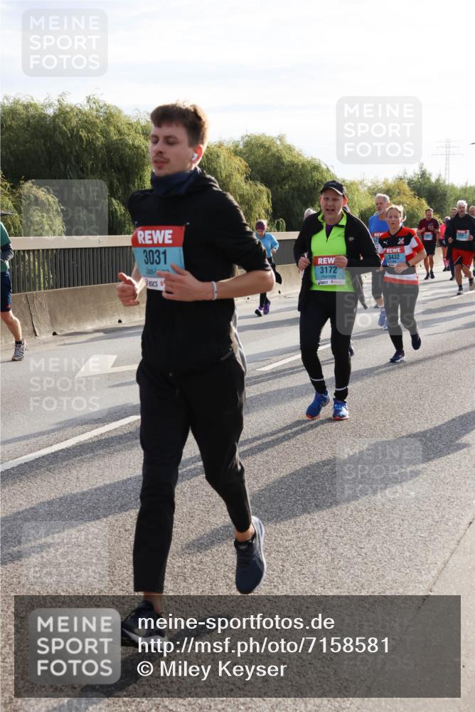 03.10.2024 - Köhlbrandbrückenlauf Miley Keyser http://msf.ph/oto/7158581 03.10.2024 09:23:09 Position 3 3031, 3172, 3432 meine-sportfotos.de