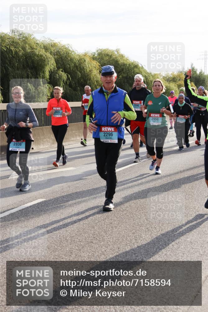 03.10.2024 - Köhlbrandbrückenlauf Miley Keyser http://msf.ph/oto/7158594 03.10.2024 09:23:15 Position 3 2838, 3379, 3435, 2296, 3396, 2950, 2994 meine-sportfotos.de