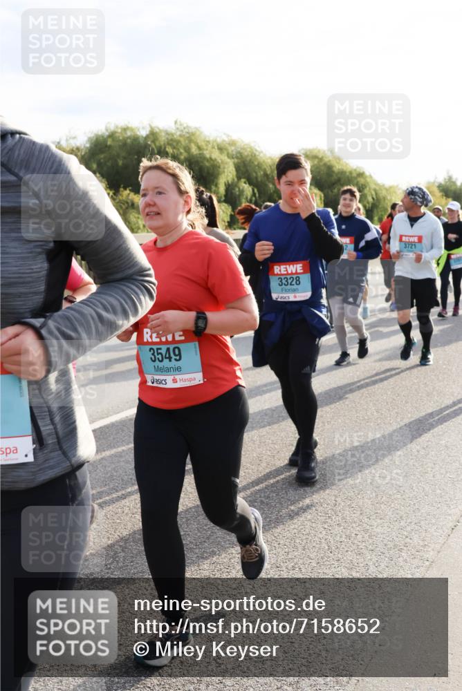 03.10.2024 - Köhlbrandbrückenlauf Miley Keyser http://msf.ph/oto/7158652 03.10.2024 09:23:28 Position 3 3549, 3328, 3721 meine-sportfotos.de