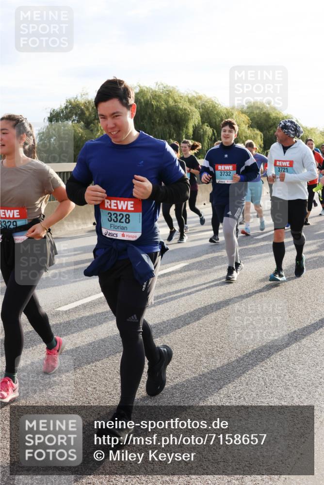 03.10.2024 - Köhlbrandbrückenlauf Miley Keyser http://msf.ph/oto/7158657 03.10.2024 09:23:29 Position 3 3328, 3329, 3732, 3721 meine-sportfotos.de