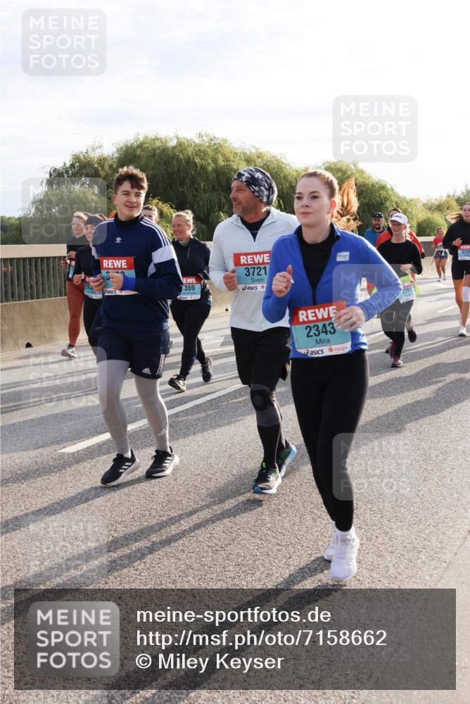 03.10.2024 - Köhlbrandbrückenlauf Miley Keyser http://msf.ph/oto/7158662 03.10.2024 09:23:30 Position 3 338, 359, 3721, 2343, 3201 meine-sportfotos.de