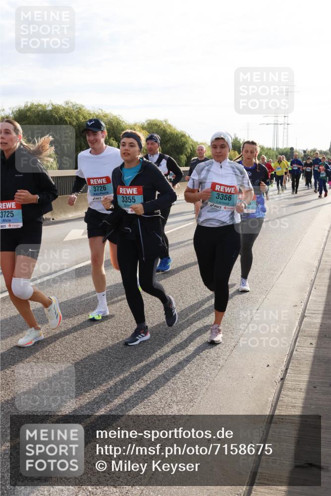 03.10.2024 - Köhlbrandbrückenlauf Miley Keyser http://msf.ph/oto/7158675 03.10.2024 09:23:34 Position 3 3725, 3726, 3355, 3356 meine-sportfotos.de