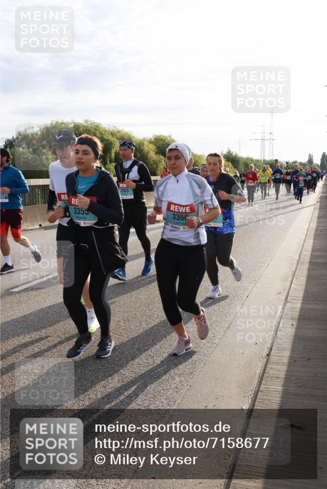 03.10.2024 - Köhlbrandbrückenlauf Miley Keyser http://msf.ph/oto/7158677 03.10.2024 09:23:34 Position 3 71, 31, 3355, 3303, 3356 meine-sportfotos.de