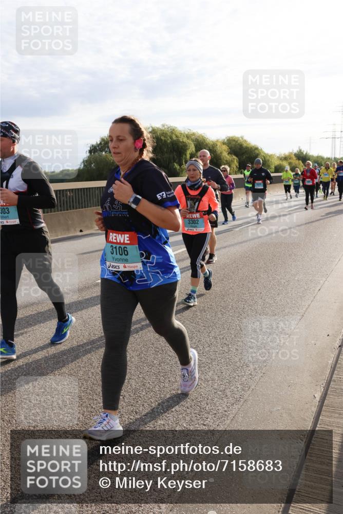 03.10.2024 - Köhlbrandbrückenlauf Miley Keyser http://msf.ph/oto/7158683 03.10.2024 09:23:36 Position 3 303, 3106, 3302 meine-sportfotos.de