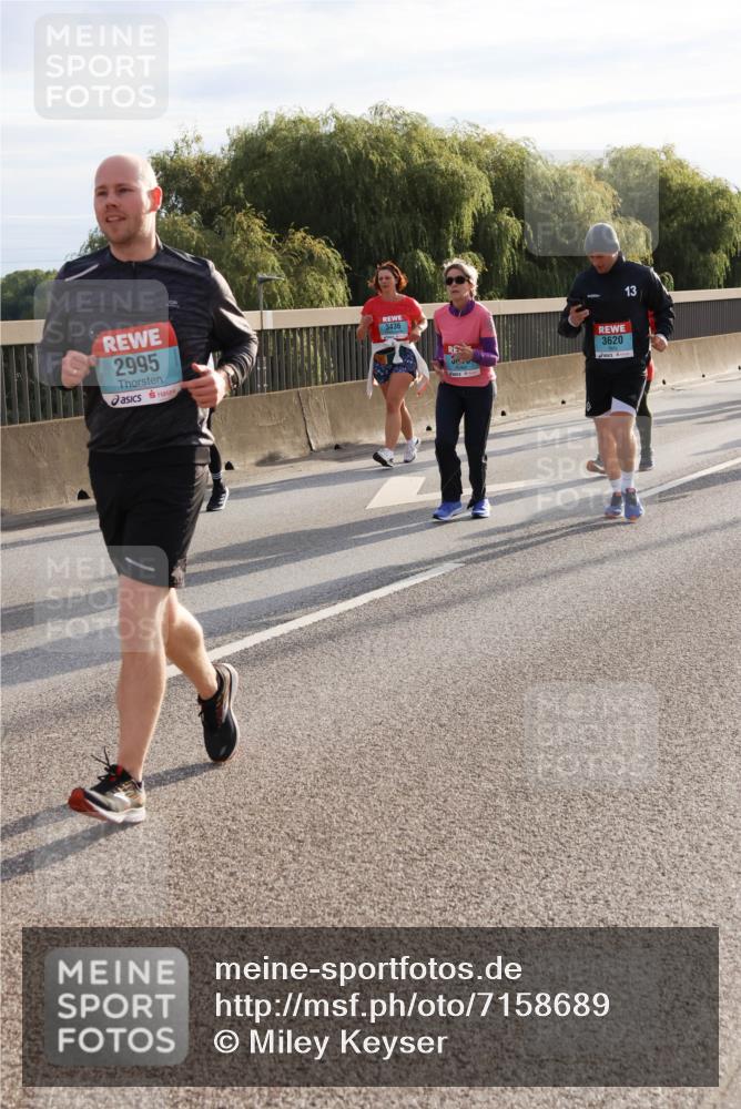 03.10.2024 - Köhlbrandbrückenlauf Miley Keyser http://msf.ph/oto/7158689 03.10.2024 09:23:37 Position 3 2995, 3436, 3620, 13 meine-sportfotos.de