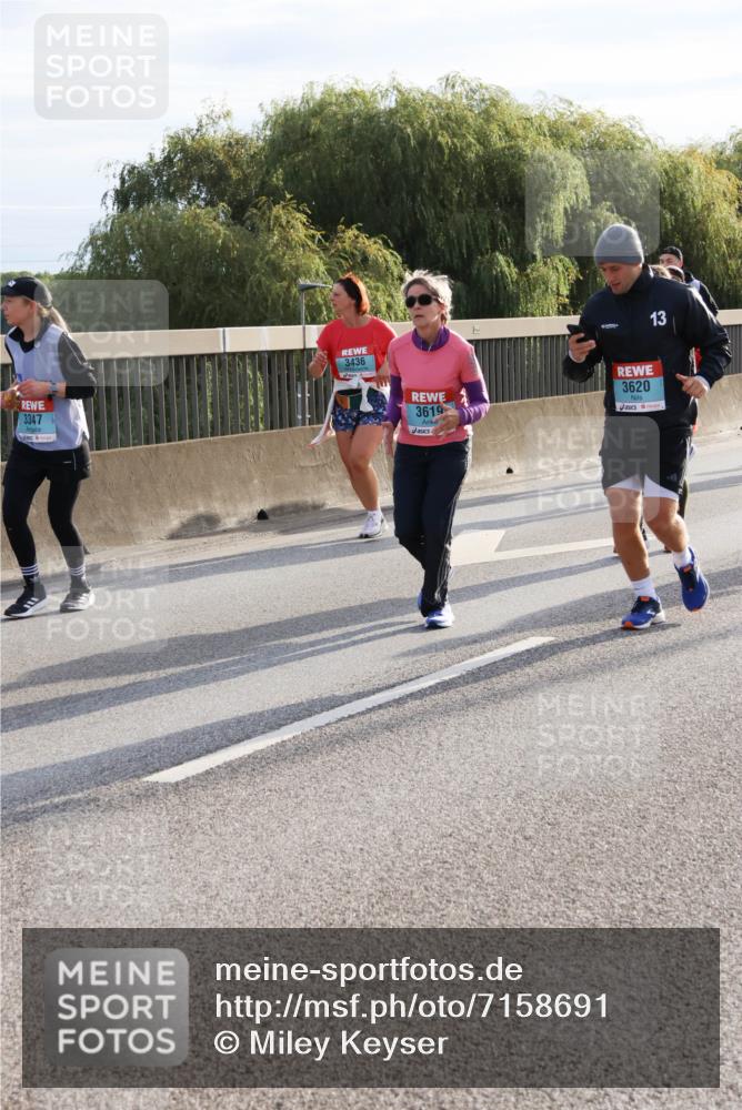 03.10.2024 - Köhlbrandbrückenlauf Miley Keyser http://msf.ph/oto/7158691 03.10.2024 09:23:38 Position 3 3347, 3436, 3619, 3620, 13 meine-sportfotos.de