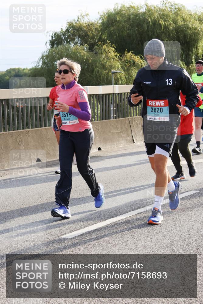 03.10.2024 - Köhlbrandbrückenlauf Miley Keyser http://msf.ph/oto/7158693 03.10.2024 09:23:39 Position 3 13, 3619, 3620 meine-sportfotos.de