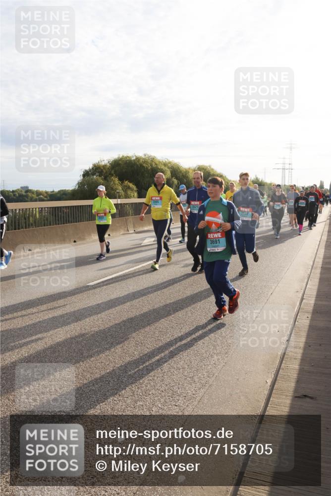 03.10.2024 - Köhlbrandbrückenlauf Miley Keyser http://msf.ph/oto/7158705 03.10.2024 09:23:42 Position 3 2495, 3522, 3691 meine-sportfotos.de