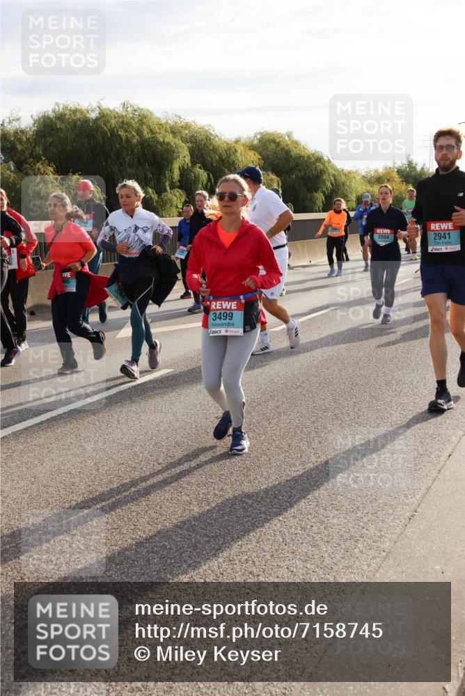03.10.2024 - Köhlbrandbrückenlauf Miley Keyser http://msf.ph/oto/7158745 03.10.2024 09:23:53 Position 3 165, 3499, 2884, 2941 meine-sportfotos.de