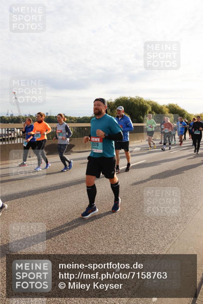 03.10.2024 - Köhlbrandbrückenlauf Miley Keyser http://msf.ph/oto/7158763 03.10.2024 09:24:00 Position 3 2370 meine-sportfotos.de