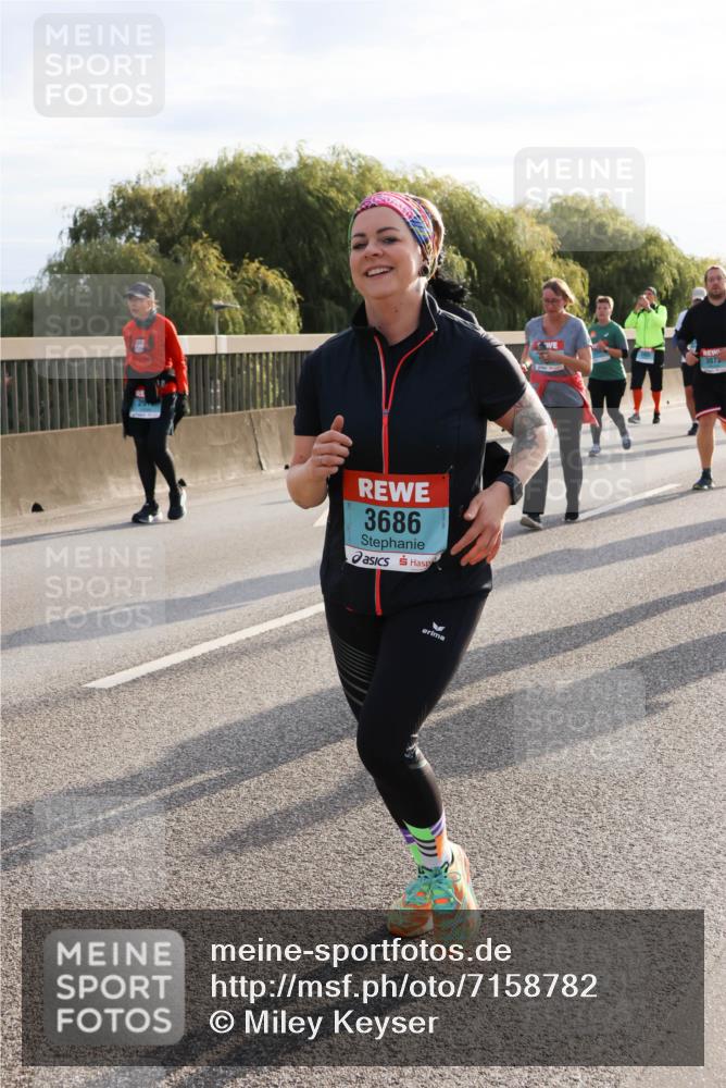 03.10.2024 - Köhlbrandbrückenlauf Miley Keyser http://msf.ph/oto/7158782 03.10.2024 09:24:09 Position 3 3686, 3073 meine-sportfotos.de