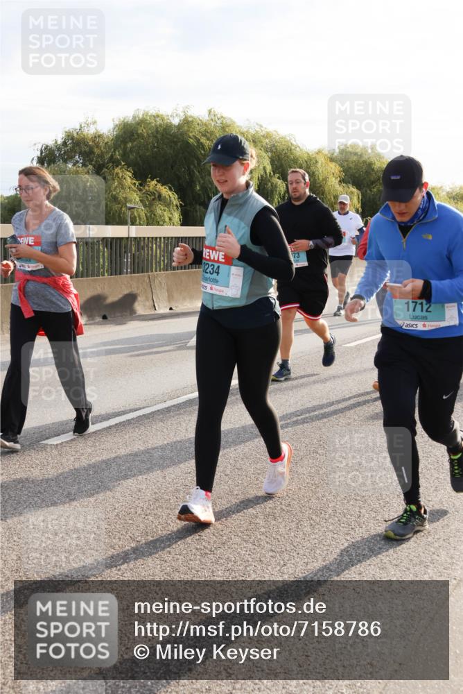 03.10.2024 - Köhlbrandbrückenlauf Miley Keyser http://msf.ph/oto/7158786 03.10.2024 09:24:11 Position 3 3234, 173, 1712 meine-sportfotos.de