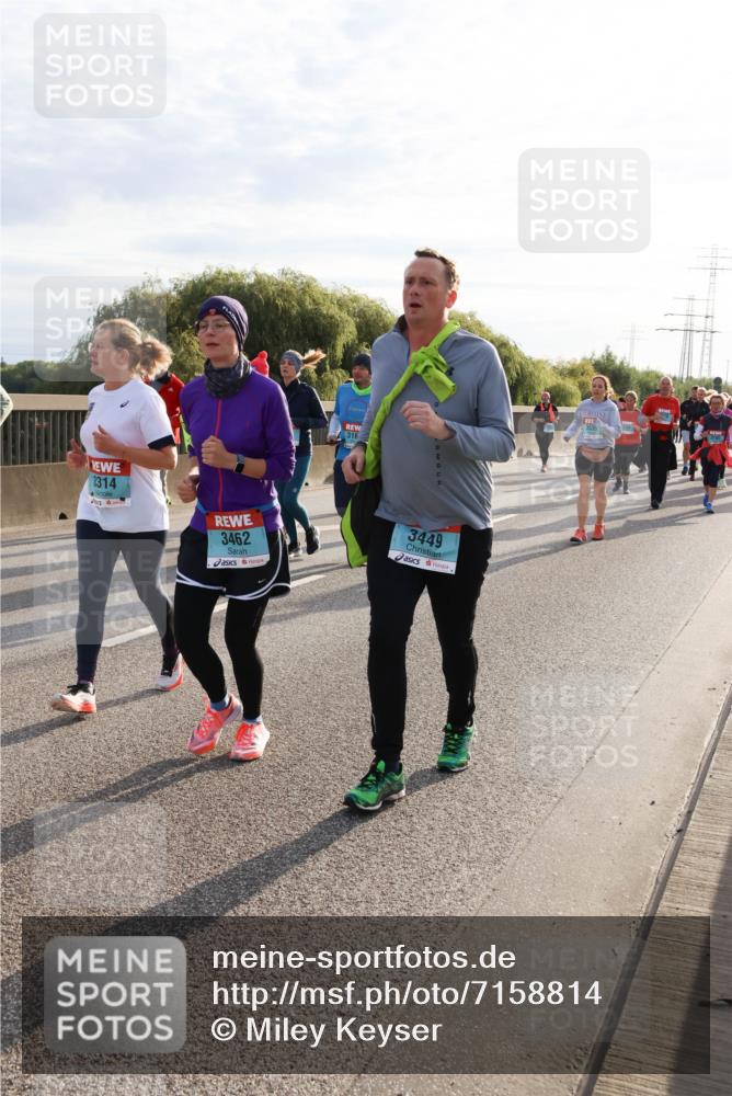 03.10.2024 - Köhlbrandbrückenlauf Miley Keyser http://msf.ph/oto/7158814 03.10.2024 09:24:21 Position 3 316, 3535, 3314, 3462, 3449 meine-sportfotos.de