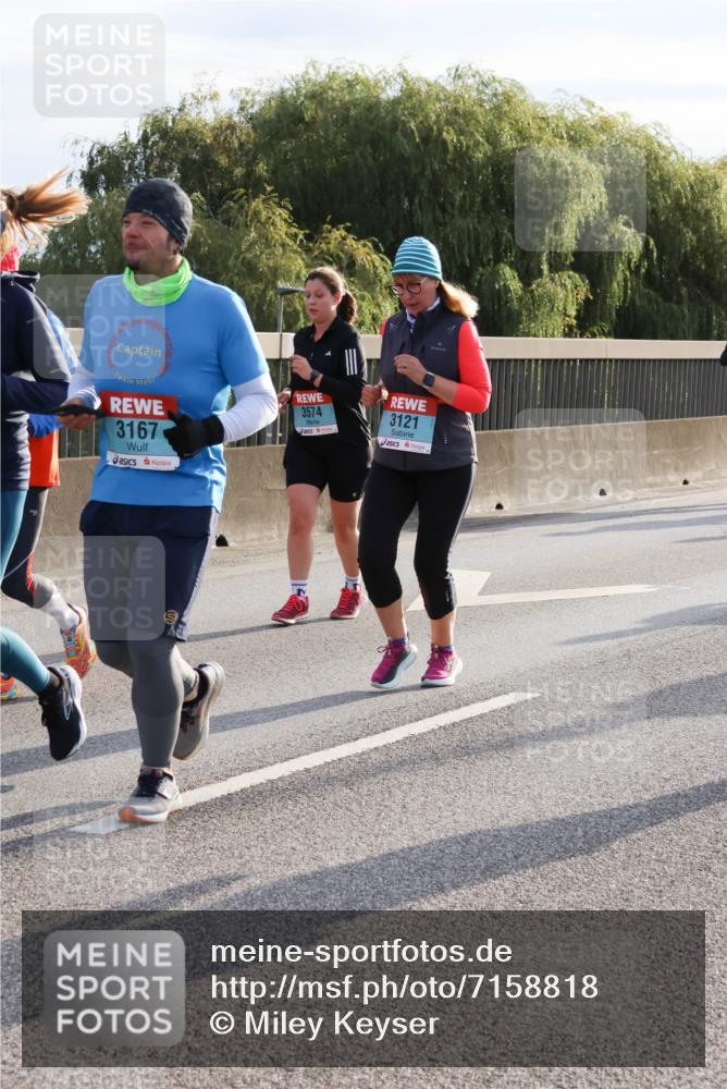 03.10.2024 - Köhlbrandbrückenlauf Miley Keyser http://msf.ph/oto/7158818 03.10.2024 09:24:23 Position 3 3167, 3574, 3121 meine-sportfotos.de