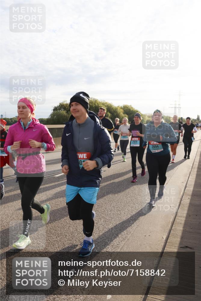03.10.2024 - Köhlbrandbrückenlauf Miley Keyser http://msf.ph/oto/7158842 03.10.2024 09:24:30 Position 3 04, 0, 2917, 2929, 2694 meine-sportfotos.de