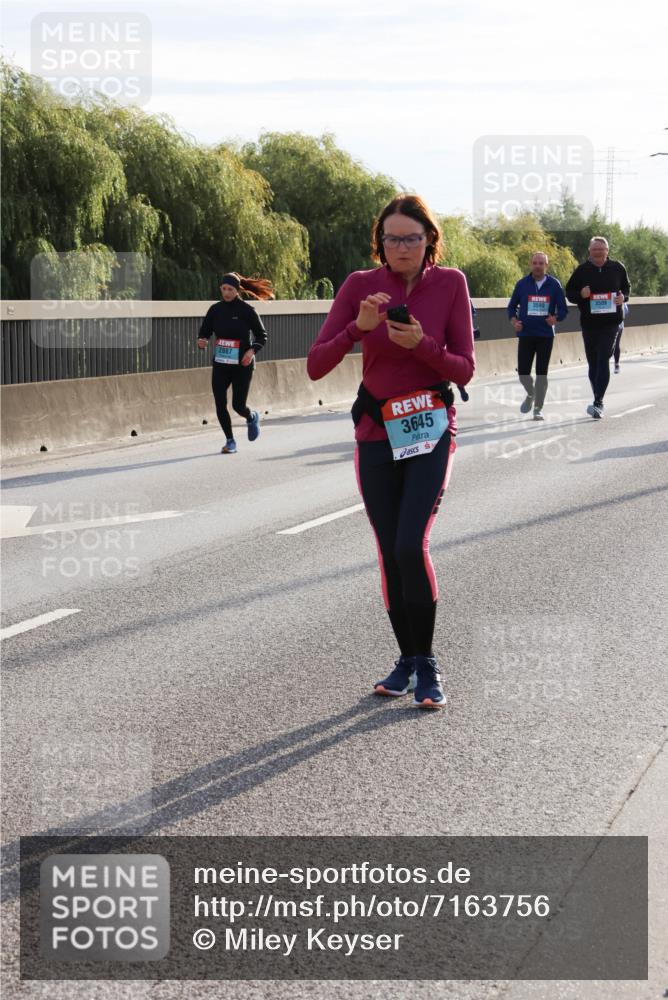 03.10.2024 - Köhlbrandbrückenlauf Miley Keyser http://msf.ph/oto/7163756 03.10.2024 09:24:37 Position 3 2887, 3645, 3599, 3509 meine-sportfotos.de