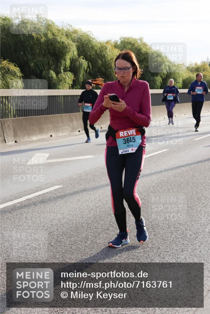 03.10.2024 - Köhlbrandbrückenlauf Miley Keyser http://msf.ph/oto/7163761 03.10.2024 09:24:37 Position 3 3645 meine-sportfotos.de