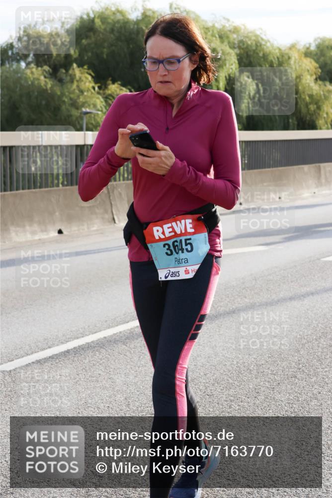 03.10.2024 - Köhlbrandbrückenlauf Miley Keyser http://msf.ph/oto/7163770 03.10.2024 09:24:38 Position 3 3645 meine-sportfotos.de