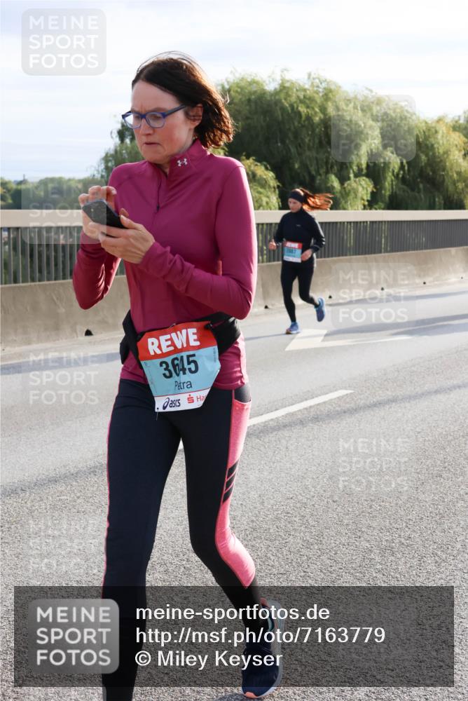 03.10.2024 - Köhlbrandbrückenlauf Miley Keyser http://msf.ph/oto/7163779 03.10.2024 09:24:39 Position 3 3645, 2887 meine-sportfotos.de