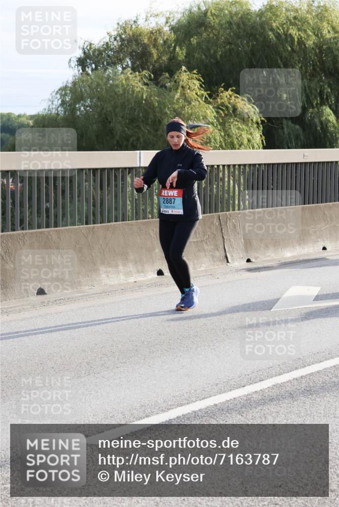 03.10.2024 - Köhlbrandbrückenlauf Miley Keyser http://msf.ph/oto/7163787 03.10.2024 09:24:40 Position 3 1, 2887 meine-sportfotos.de