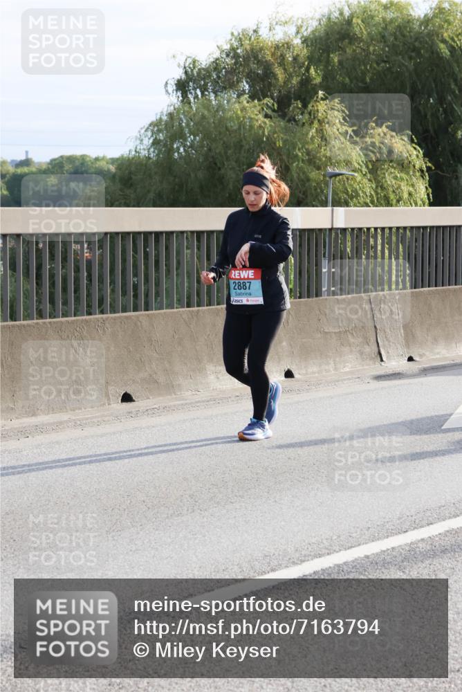 03.10.2024 - Köhlbrandbrückenlauf Miley Keyser http://msf.ph/oto/7163794 03.10.2024 09:24:40 Position 3 2887 meine-sportfotos.de