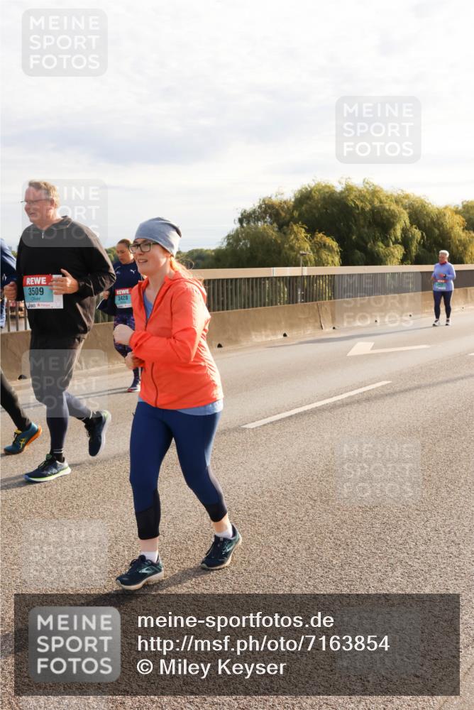 03.10.2024 - Köhlbrandbrückenlauf Miley Keyser http://msf.ph/oto/7163854 03.10.2024 09:24:45 Position 3 3509, 3428 meine-sportfotos.de