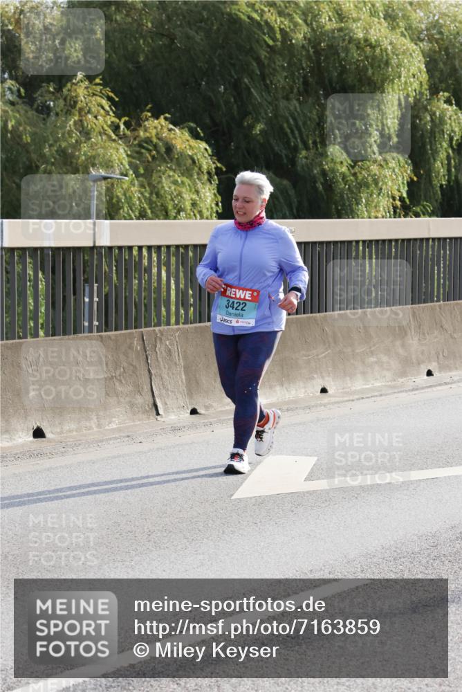 03.10.2024 - Köhlbrandbrückenlauf Miley Keyser http://msf.ph/oto/7163859 03.10.2024 09:24:47 Position 3 3422 meine-sportfotos.de