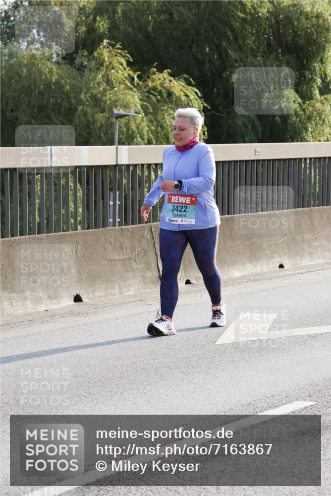 03.10.2024 - Köhlbrandbrückenlauf Miley Keyser http://msf.ph/oto/7163867 03.10.2024 09:24:48 Position 3 3422 meine-sportfotos.de