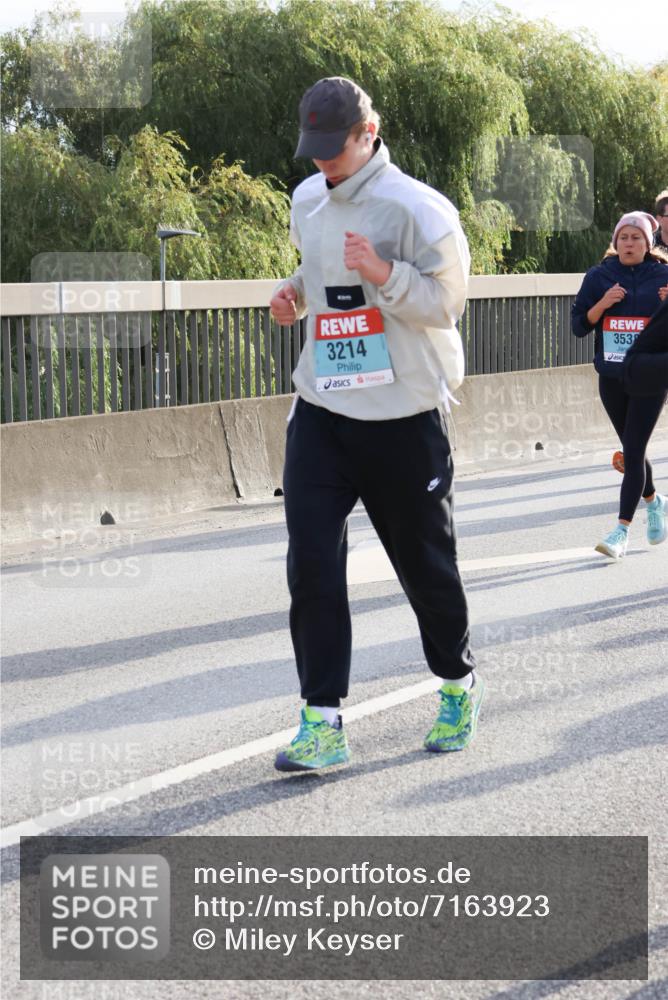 03.10.2024 - Köhlbrandbrückenlauf Miley Keyser http://msf.ph/oto/7163923 03.10.2024 09:24:53 Position 3 3214, 353 meine-sportfotos.de