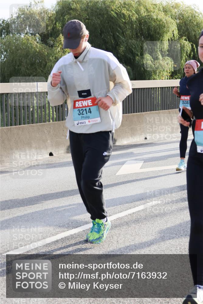 03.10.2024 - Köhlbrandbrückenlauf Miley Keyser http://msf.ph/oto/7163932 03.10.2024 09:24:54 Position 3 3214, 3538 meine-sportfotos.de
