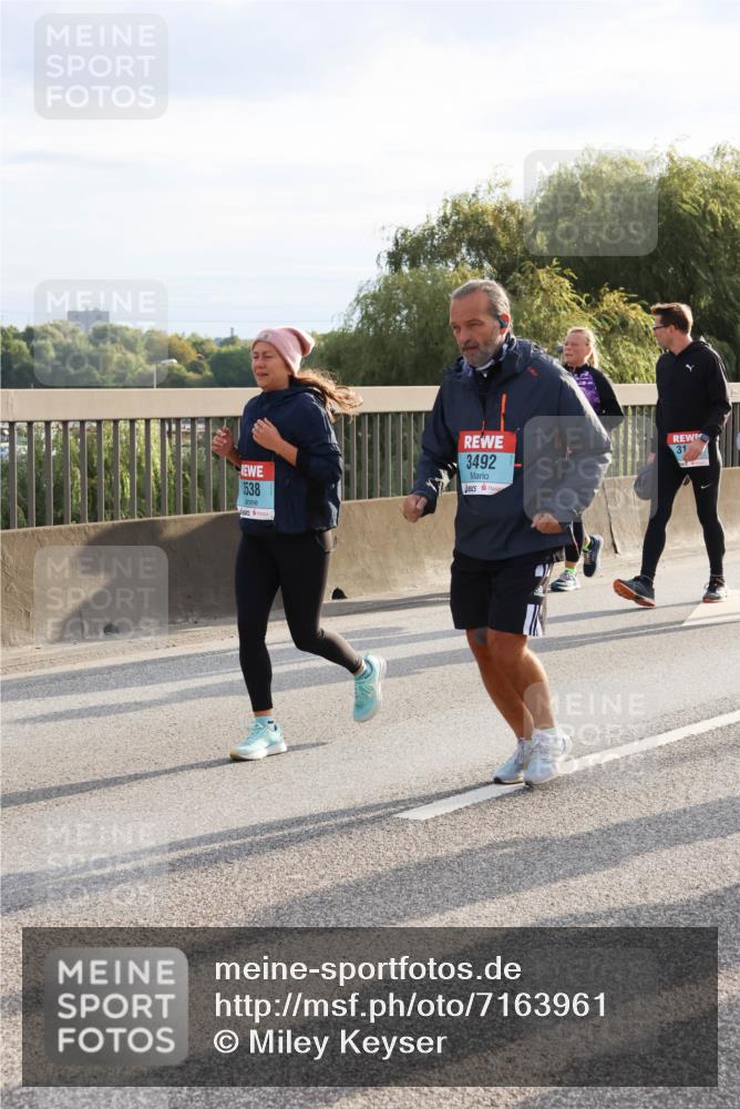 03.10.2024 - Köhlbrandbrückenlauf Miley Keyser http://msf.ph/oto/7163961 03.10.2024 09:24:56 Position 3 538, 3492, 31 meine-sportfotos.de