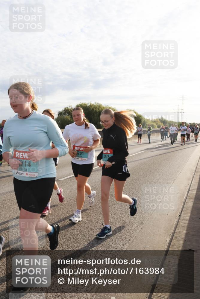 03.10.2024 - Köhlbrandbrückenlauf Miley Keyser http://msf.ph/oto/7163984 03.10.2024 09:24:58 Position 3 714, 281, 3278 meine-sportfotos.de