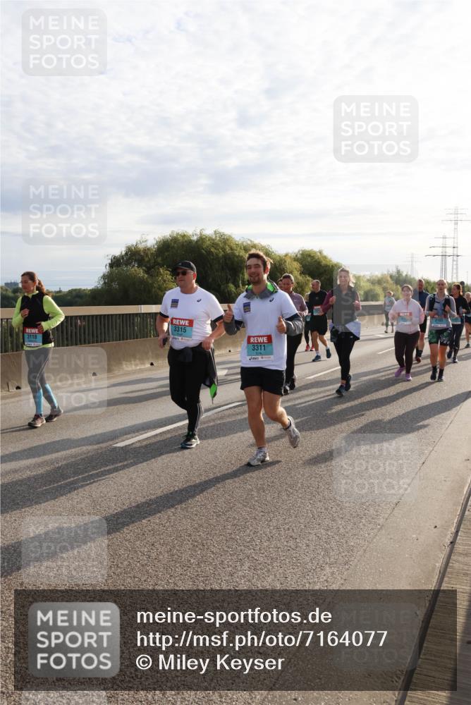 03.10.2024 - Köhlbrandbrückenlauf Miley Keyser http://msf.ph/oto/7164077 03.10.2024 09:25:05 Position 3 3315, 3118, 3311 meine-sportfotos.de
