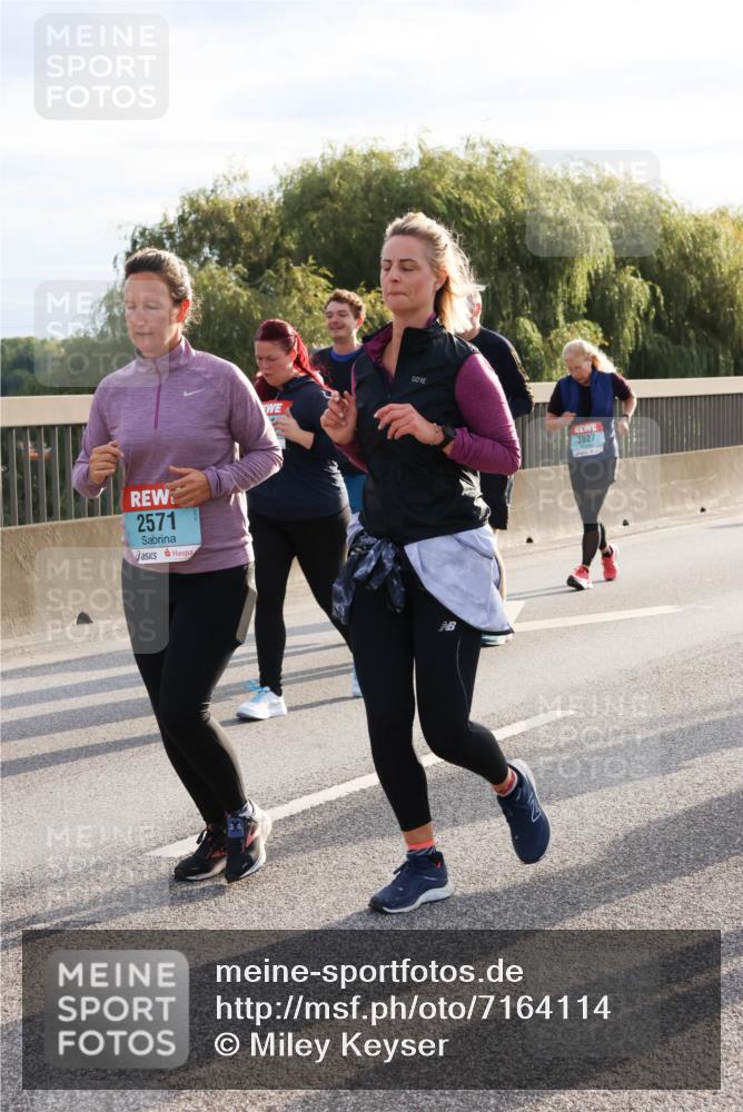 03.10.2024 - Köhlbrandbrückenlauf Miley Keyser http://msf.ph/oto/7164114 03.10.2024 09:25:07 Position 3 2571, 3627 meine-sportfotos.de