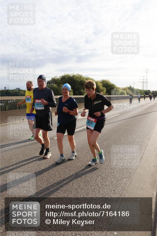 03.10.2024 - Köhlbrandbrückenlauf Miley Keyser http://msf.ph/oto/7164186 03.10.2024 09:25:17 Position 3 3685, 3624, 3616 meine-sportfotos.de