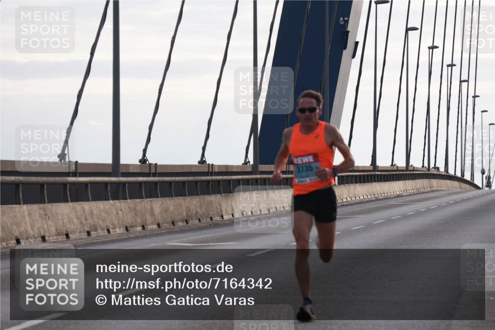 03.10.2024 - Köhlbrandbrückenlauf Matties Gatica Varas http://msf.ph/oto/7164342 03.10.2024 09:15:41 Position 2 3735 meine-sportfotos.de