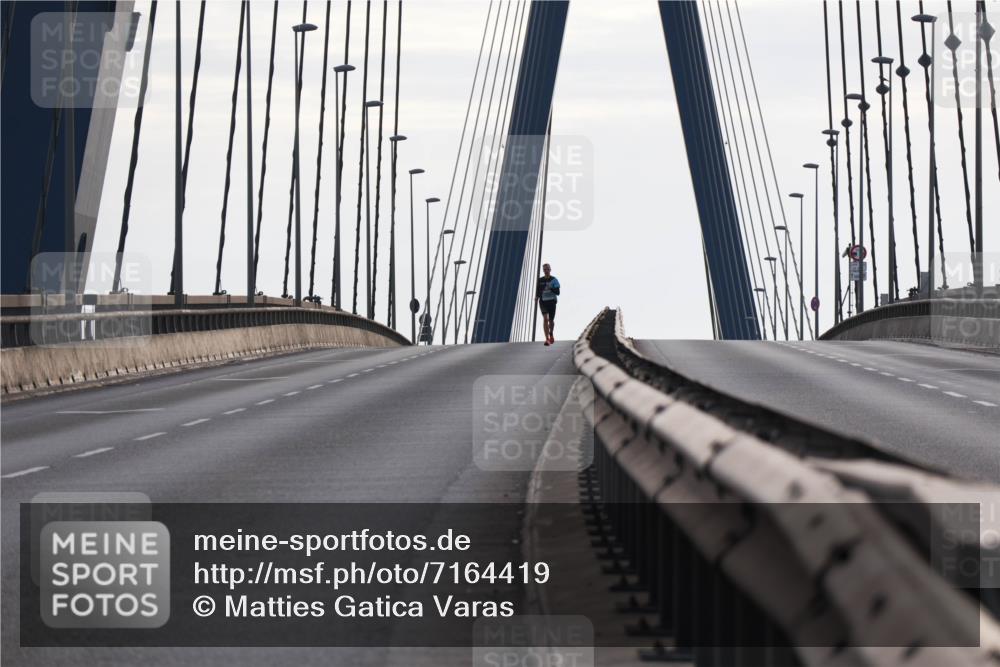 03.10.2024 - Köhlbrandbrückenlauf Matties Gatica Varas http://msf.ph/oto/7164419 03.10.2024 09:16:15 Position 2  meine-sportfotos.de