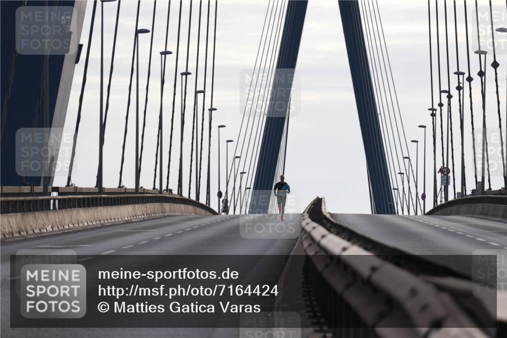 03.10.2024 - Köhlbrandbrückenlauf Matties Gatica Varas http://msf.ph/oto/7164424 03.10.2024 09:16:17 Position 2  meine-sportfotos.de