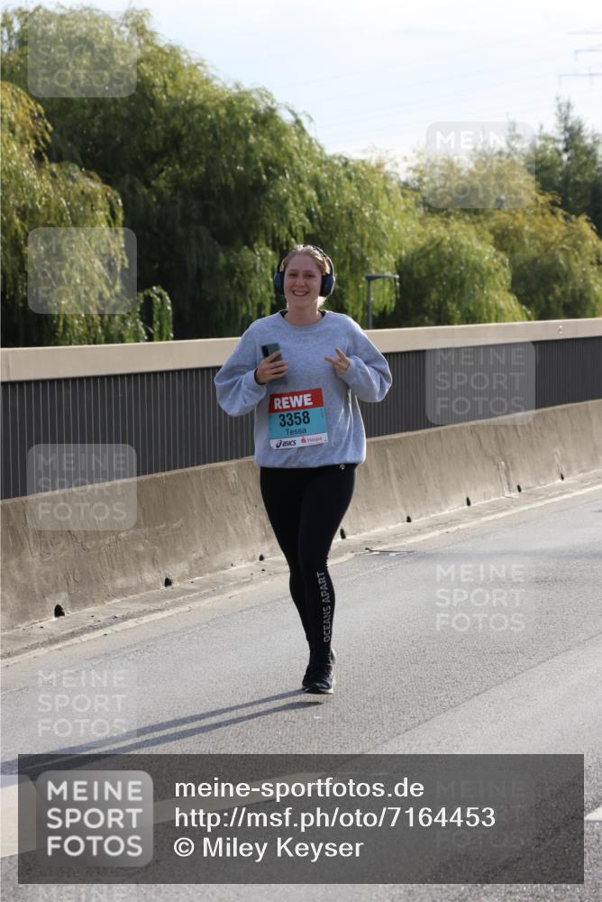 03.10.2024 - Köhlbrandbrückenlauf Miley Keyser http://msf.ph/oto/7164453 03.10.2024 09:26:08 Position 3 3358 meine-sportfotos.de