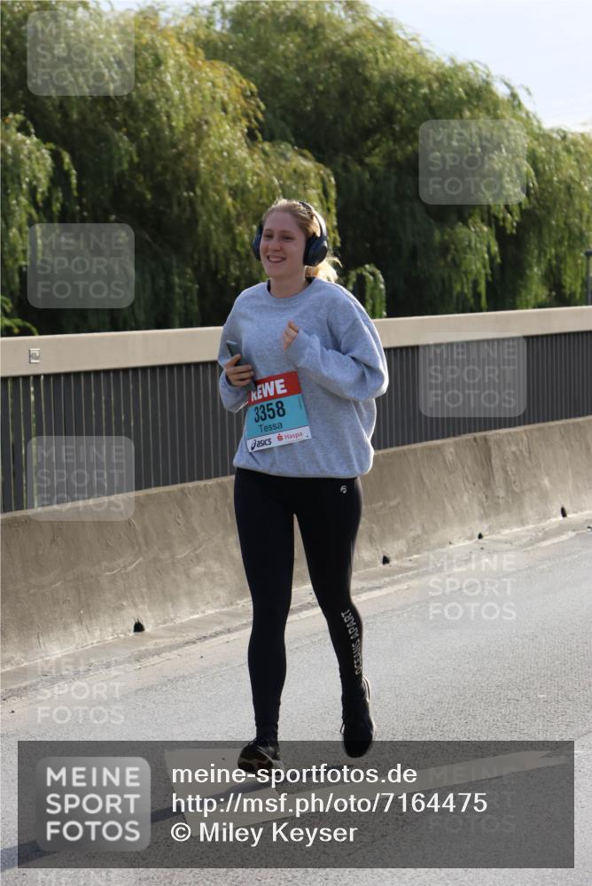 03.10.2024 - Köhlbrandbrückenlauf Miley Keyser http://msf.ph/oto/7164475 03.10.2024 09:26:09 Position 3 3358 meine-sportfotos.de