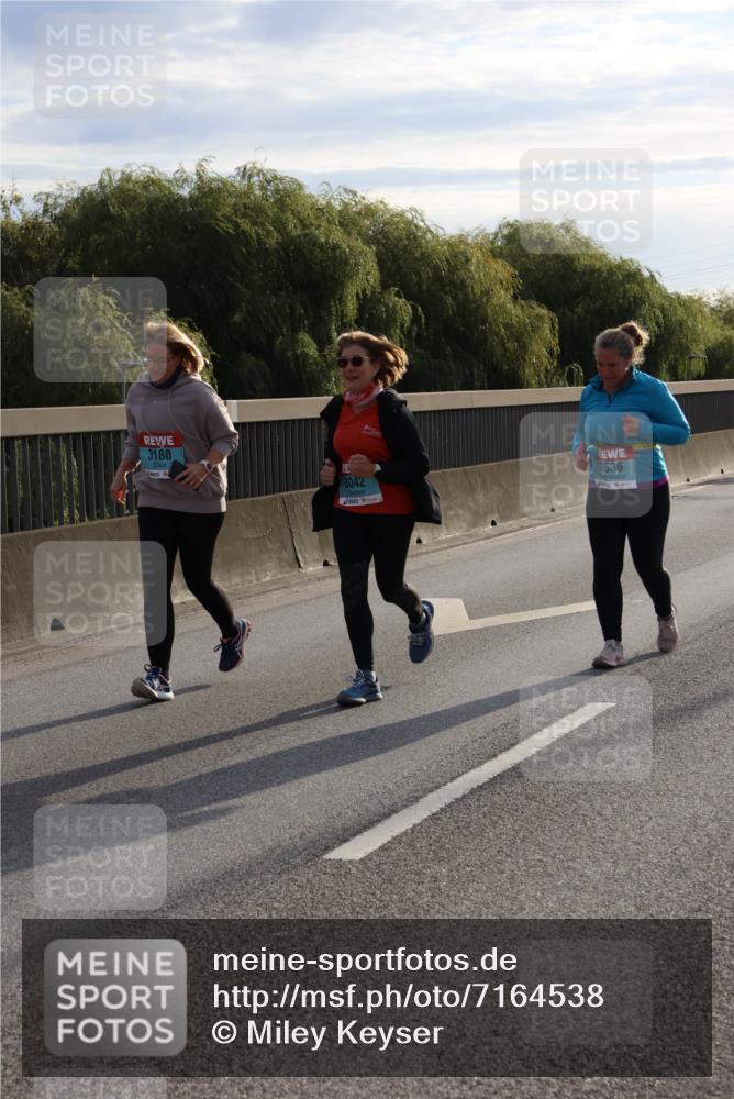03.10.2024 - Köhlbrandbrückenlauf Miley Keyser http://msf.ph/oto/7164538 03.10.2024 09:26:27 Position 3 3180, 3042, 3536 meine-sportfotos.de