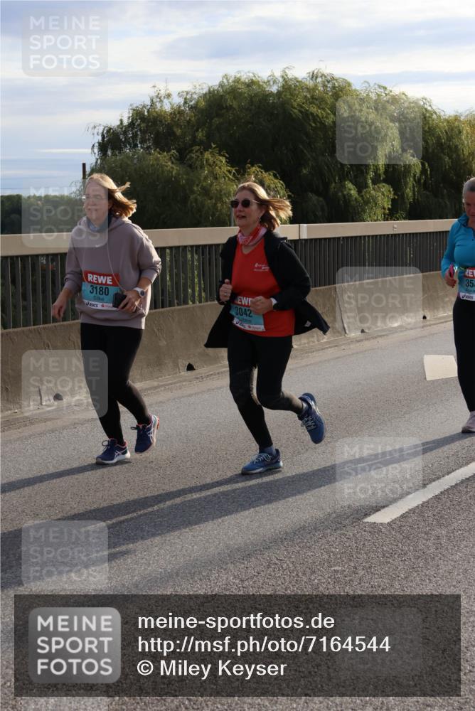 03.10.2024 - Köhlbrandbrückenlauf Miley Keyser http://msf.ph/oto/7164544 03.10.2024 09:26:28 Position 3 3180, 35, 3042 meine-sportfotos.de