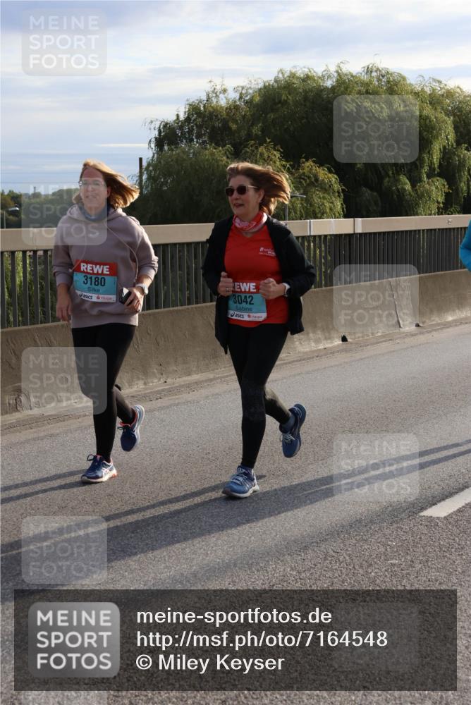 03.10.2024 - Köhlbrandbrückenlauf Miley Keyser http://msf.ph/oto/7164548 03.10.2024 09:26:28 Position 3 00, 3180, 3042 meine-sportfotos.de