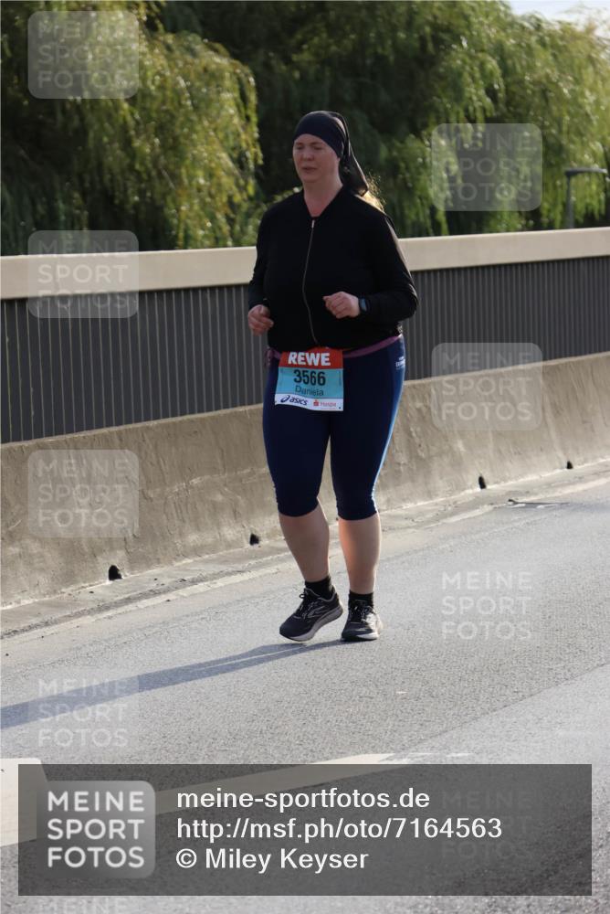 03.10.2024 - Köhlbrandbrückenlauf Miley Keyser http://msf.ph/oto/7164563 03.10.2024 09:26:35 Position 3 3566 meine-sportfotos.de