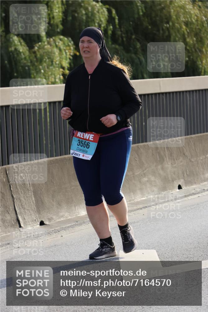 03.10.2024 - Köhlbrandbrückenlauf Miley Keyser http://msf.ph/oto/7164570 03.10.2024 09:26:37 Position 3 3566 meine-sportfotos.de