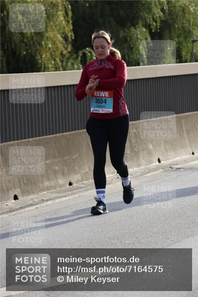 03.10.2024 - Köhlbrandbrückenlauf Miley Keyser http://msf.ph/oto/7164575 03.10.2024 09:26:41 Position 3 3604 meine-sportfotos.de