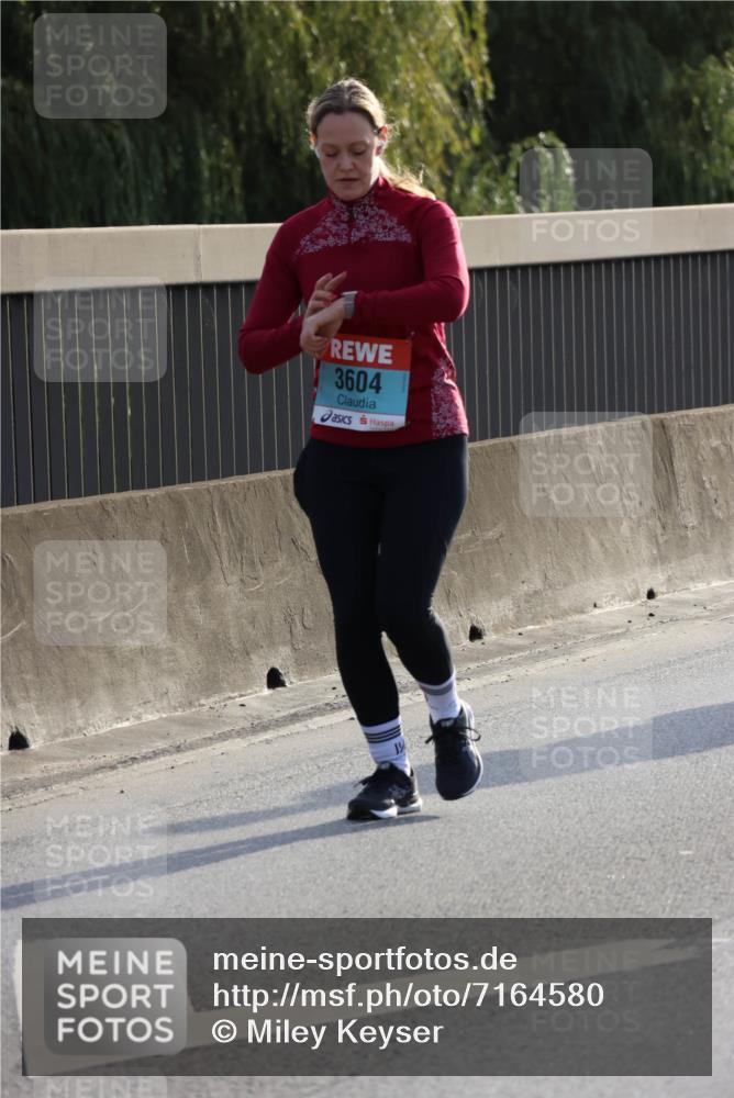 03.10.2024 - Köhlbrandbrückenlauf Miley Keyser http://msf.ph/oto/7164580 03.10.2024 09:26:42 Position 3 3604 meine-sportfotos.de
