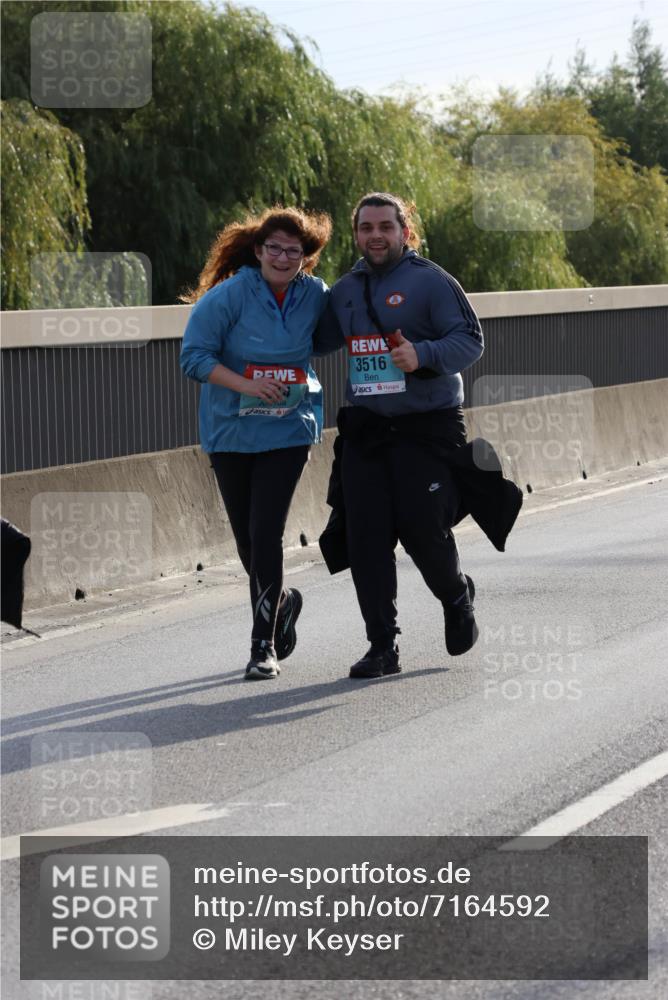 03.10.2024 - Köhlbrandbrückenlauf Miley Keyser http://msf.ph/oto/7164592 03.10.2024 09:26:46 Position 3 3516 meine-sportfotos.de