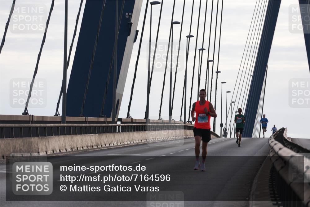 03.10.2024 - Köhlbrandbrückenlauf Matties Gatica Varas http://msf.ph/oto/7164596 03.10.2024 09:17:11 Position 2 1006, 704 meine-sportfotos.de