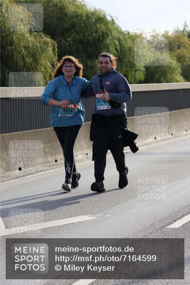 03.10.2024 - Köhlbrandbrückenlauf Miley Keyser http://msf.ph/oto/7164599 03.10.2024 09:26:47 Position 3 3514, 3516 meine-sportfotos.de